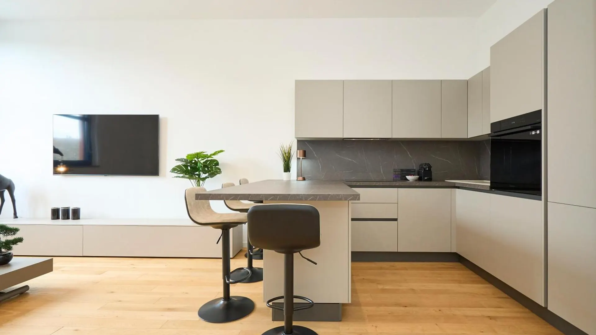 Luxury Design Suite - 20 Minutes From Duomo-Navigli 밀라노 0*,  이탈리아