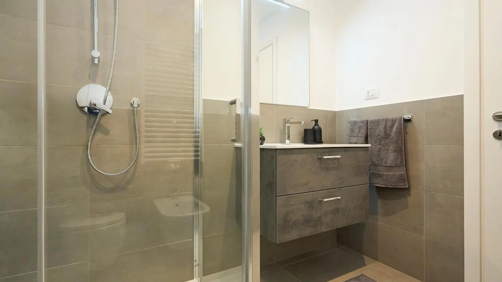 Luxury Design Suite - 20 Minutes From Duomo-Navigli 밀라노 아파트