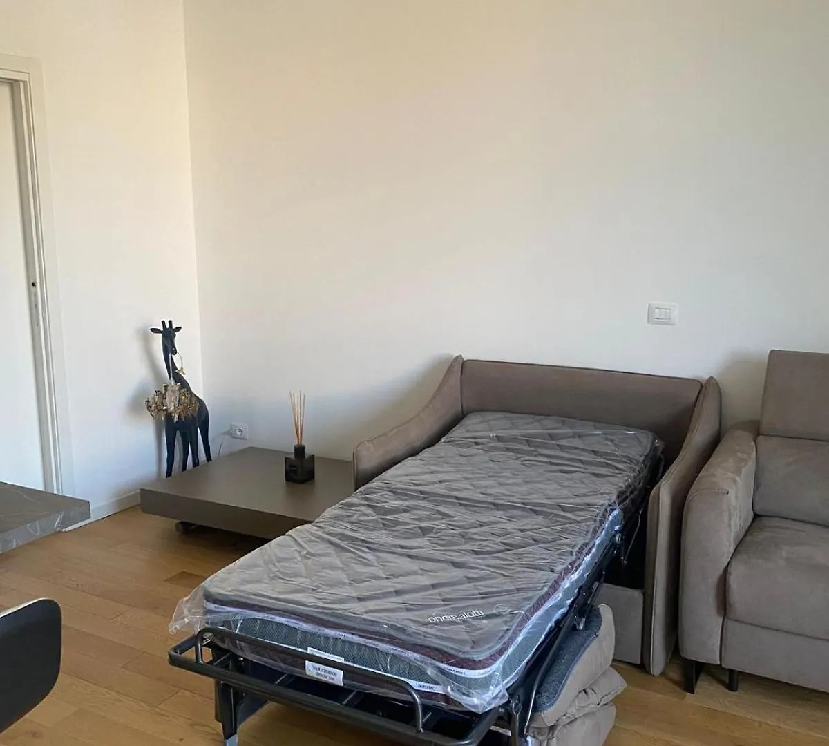 Luxury Design Suite - 20 Minutes From Duomo-Navigli 밀라노 0*,  이탈리아